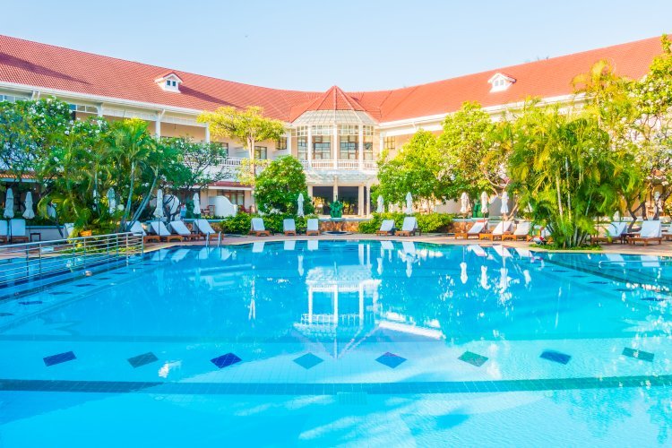 Best Hotel Pools in Nashville 2025 | Rooftops, Day Passes & More